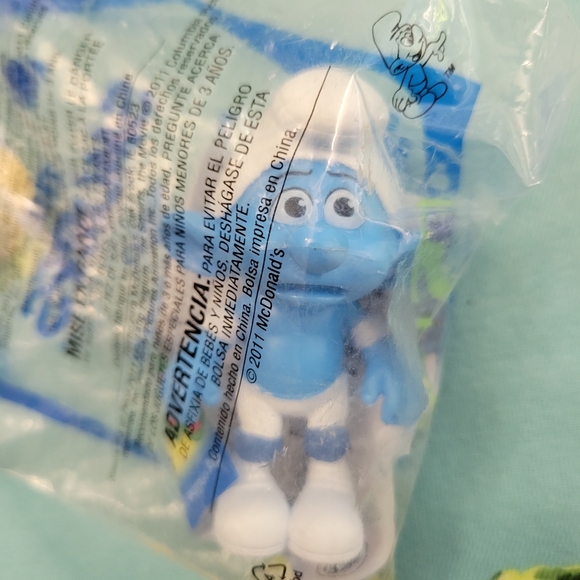 Sealed 2011 McDonald's The Smurfs #16 Panicky  Happy Meal Toy New - Picture 1 of 3